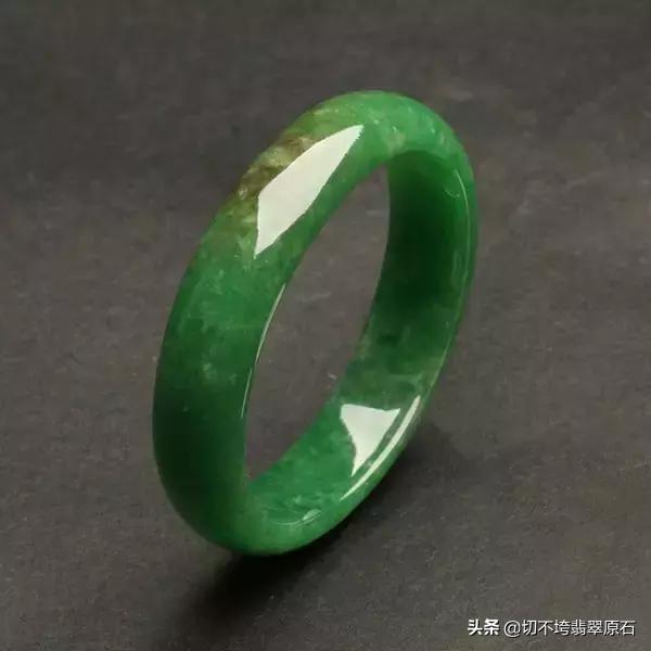 翡翠手镯拿什么敲声音翡翠手镯对人有什么好处-第7张图片-翡翠网 翡翠手镯拿什么敲声音翡翠手镯对人有什么好处-第7张图片-翡翠网