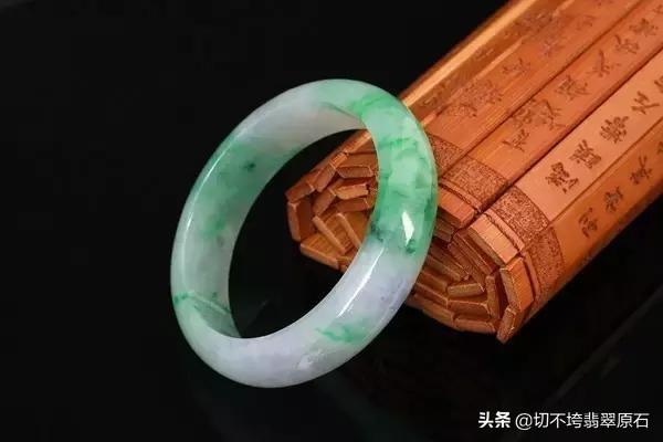 翡翠手镯拿什么敲声音翡翠手镯对人有什么好处-第10张图片-翡翠网 翡翠手镯拿什么敲声音翡翠手镯对人有什么好处-第10张图片-翡翠网