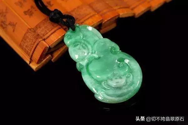 翡翠手镯拿什么敲声音翡翠手镯对人有什么好处-第12张图片-翡翠网 翡翠手镯拿什么敲声音翡翠手镯对人有什么好处-第12张图片-翡翠网