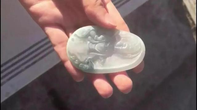 缅甸翡翠原石翡翠原石鲜-第6张图片-翡翠网 缅甸翡翠原石翡翠原石鲜-第6张图片-翡翠网