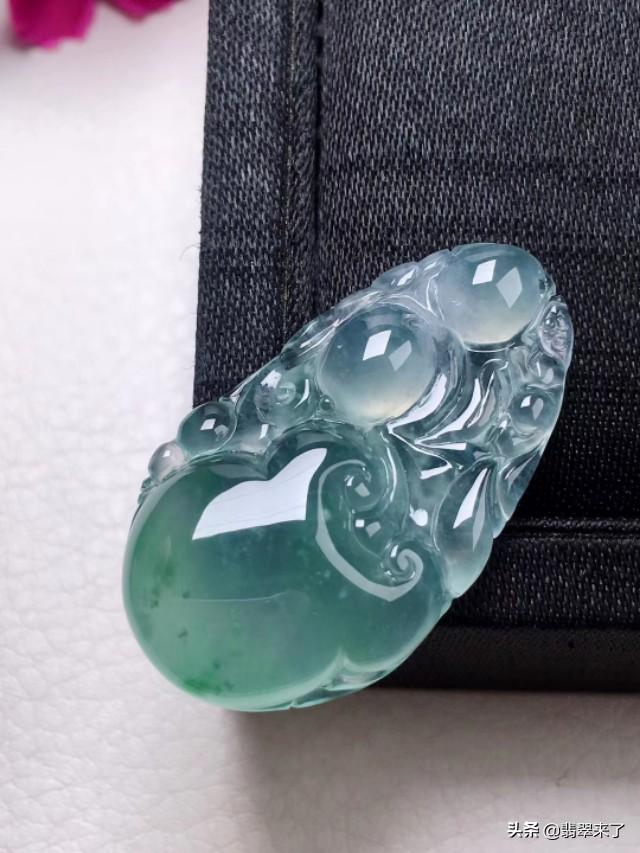 关于翡翠原石4分水的信息-第2张图片-翡翠网 关于翡翠原石4分水的信息-第2张图片-翡翠网