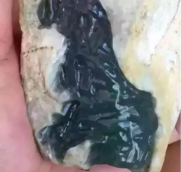 假冒翡翠原石缅甸为什么那么多翡翠原石-第8张图片-翡翠网 假冒翡翠原石缅甸为什么那么多翡翠原石-第8张图片-翡翠网