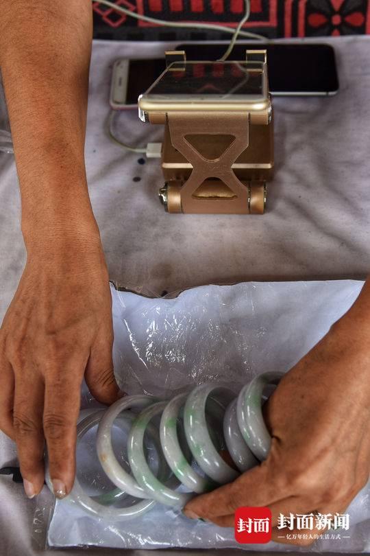 缅甸翡翠原石矿区的十大名坑缅甸翡翠原石哪里买-第10张图片-翡翠网 缅甸翡翠原石矿区的十大名坑缅甸翡翠原石哪里买-第10张图片-翡翠网