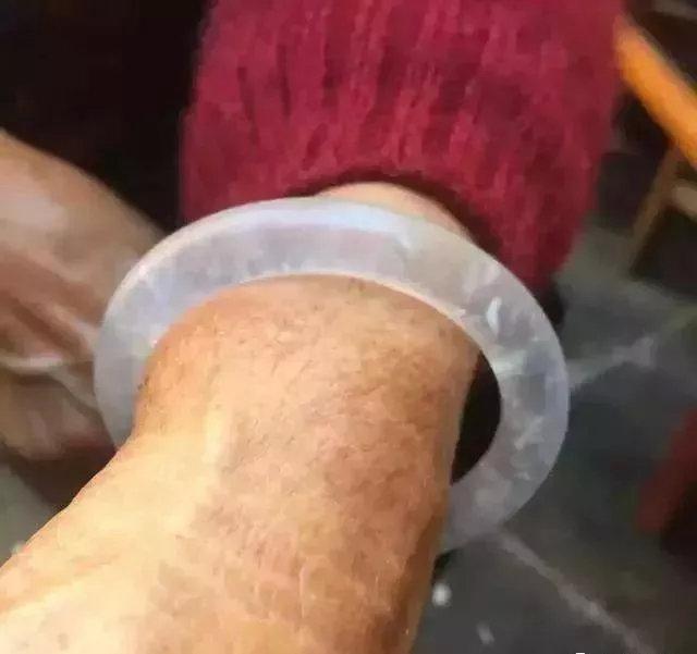古董翡翠手镯图片,古董翡翠手镯价格-第3张图片-翡翠网 古董翡翠手镯图片,古董翡翠手镯价格-第3张图片-翡翠网