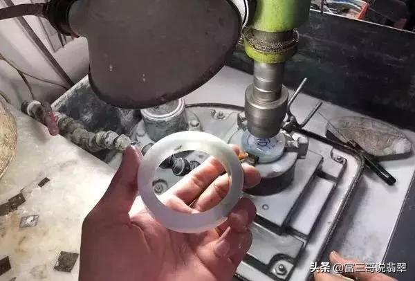 糯冰种翡翠原石特点冰种翡翠原石怎么出手-第6张图片-翡翠网 糯冰种翡翠原石特点冰种翡翠原石怎么出手-第6张图片-翡翠网