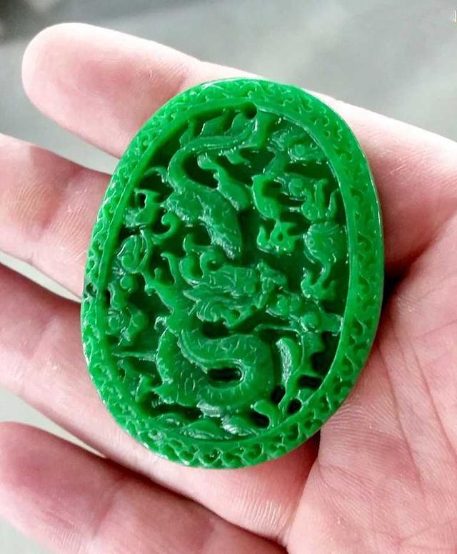 铁龙生翡翠图片大全,铁龙生与翡翠原石-第5张图片-翡翠网 铁龙生翡翠图片大全,铁龙生与翡翠原石-第5张图片-翡翠网