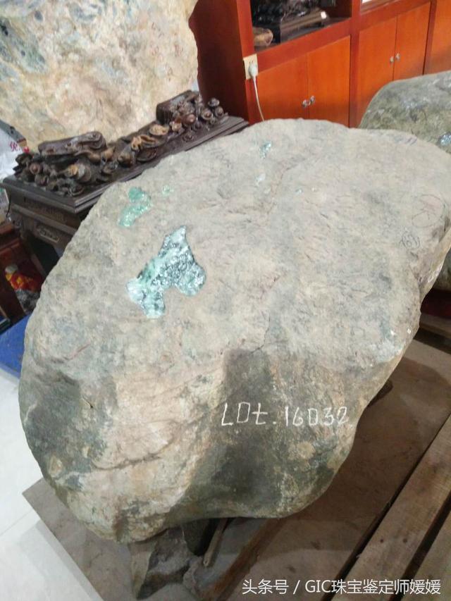 翡翠手镯边缘磨损,翡翠手镯正圈可以磨圆条吗-第1张图片-翡翠网 翡翠手镯边缘磨损,翡翠手镯正圈可以磨圆条吗-第1张图片-翡翠网