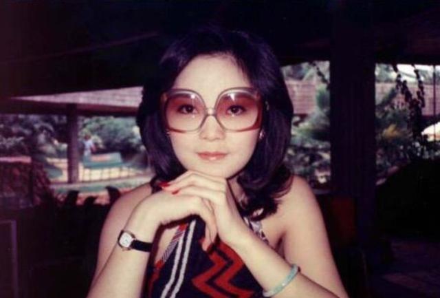 翡翠耳钉镶嵌图片大全,明星翡翠手镯-第1张图片-翡翠网 翡翠耳钉镶嵌图片大全,明星翡翠手镯-第1张图片-翡翠网