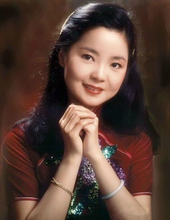 翡翠耳钉镶嵌图片大全,明星翡翠手镯-第2张图片-翡翠网 翡翠耳钉镶嵌图片大全,明星翡翠手镯-第2张图片-翡翠网