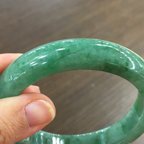 商场里的翡翠手镯好吗翡翠手镯的翠根-第1张图片-翡翠网 商场里的翡翠手镯好吗翡翠手镯的翠根-第1张图片-翡翠网