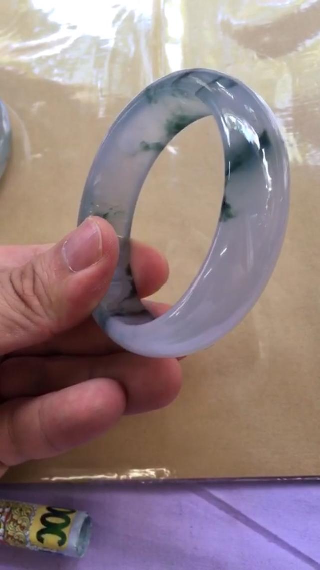 刚戴翡翠手镯头晕为什么带玉佩头晕-第3张图片-翡翠网 刚戴翡翠手镯头晕为什么带玉佩头晕-第3张图片-翡翠网