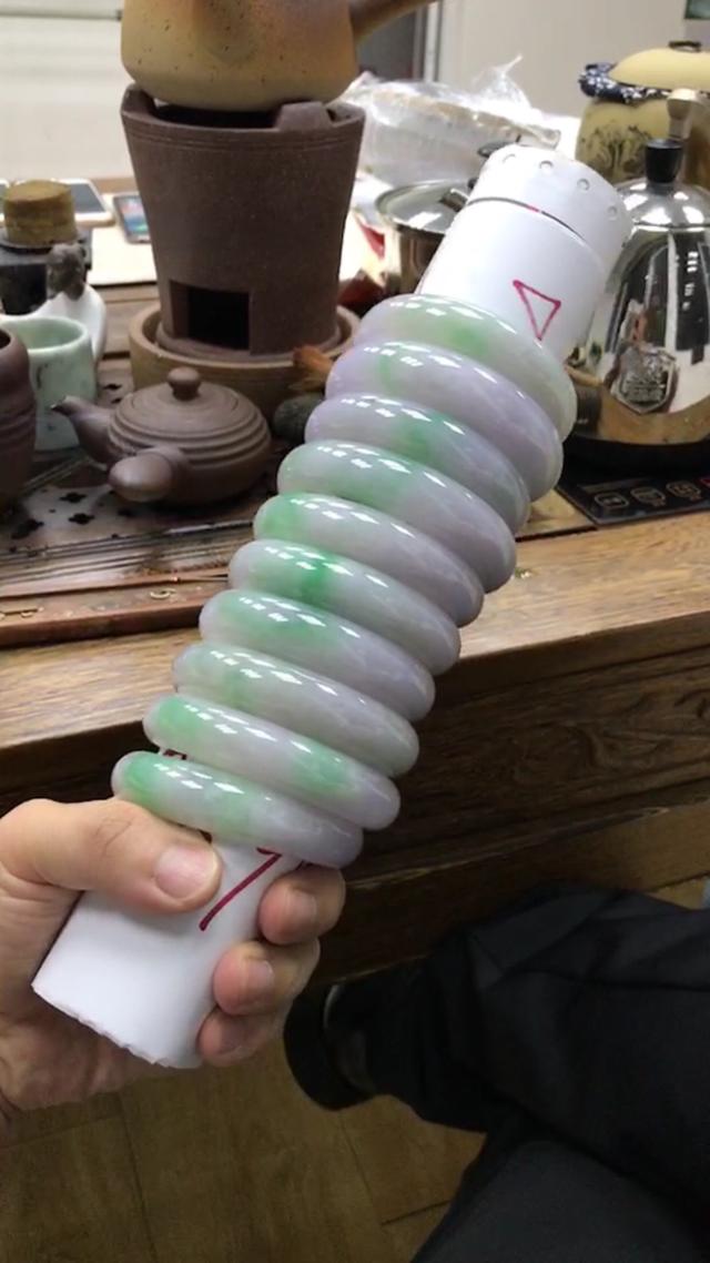 刚戴翡翠手镯头晕为什么带玉佩头晕-第7张图片-翡翠网 刚戴翡翠手镯头晕为什么带玉佩头晕-第7张图片-翡翠网