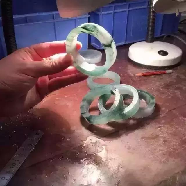 灰砂皮翡翠原石特征黄砂皮翡翠原石图片-第5张图片-翡翠网 灰砂皮翡翠原石特征黄砂皮翡翠原石图片-第5张图片-翡翠网