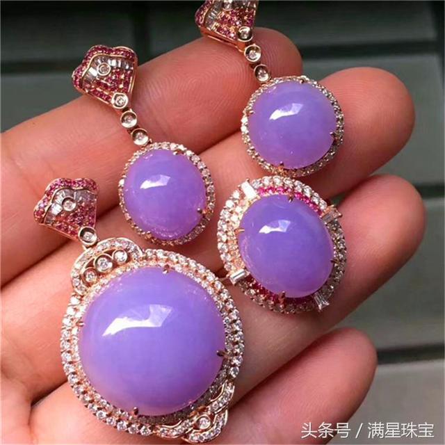 三色a货翡翠手镯价格,翡翠手镯a货是什么意思-第1张图片-翡翠网 三色a货翡翠手镯价格,翡翠手镯a货是什么意思-第1张图片-翡翠网