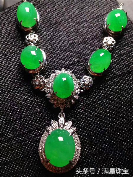 三色a货翡翠手镯价格,翡翠手镯a货是什么意思-第4张图片-翡翠网 三色a货翡翠手镯价格,翡翠手镯a货是什么意思-第4张图片-翡翠网