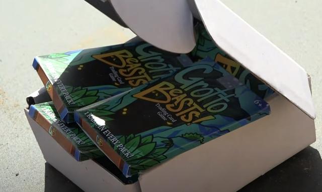 我有翡翠原石给谁看,铁铲打翡翠原石-第5张图片-翡翠网 我有翡翠原石给谁看,铁铲打翡翠原石-第5张图片-翡翠网