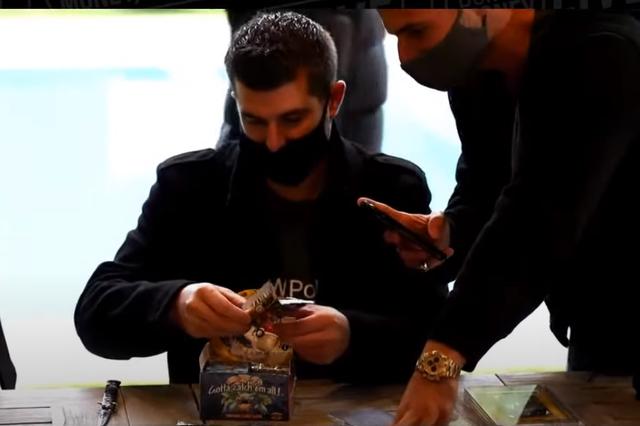 我有翡翠原石给谁看,铁铲打翡翠原石-第13张图片-翡翠网 我有翡翠原石给谁看,铁铲打翡翠原石-第13张图片-翡翠网