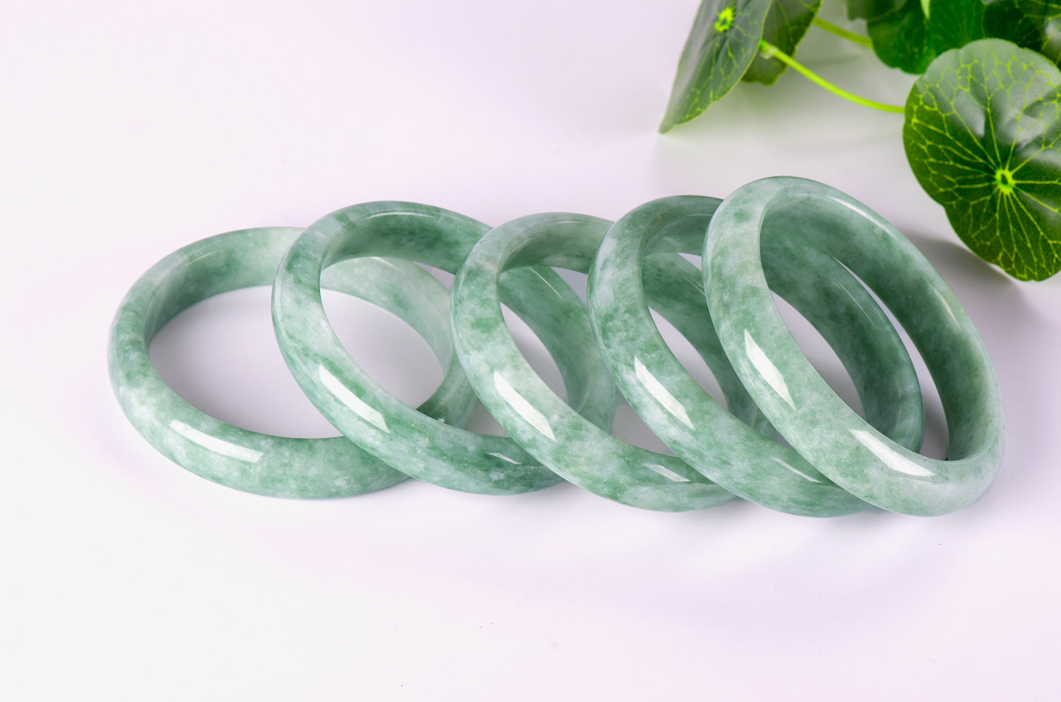 玉镯翡翠批发价格,翡翠玉镯价格及图片-第1张图片-翡翠网 玉镯翡翠批发价格,翡翠玉镯价格及图片-第1张图片-翡翠网