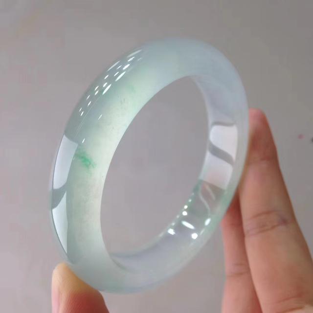 成都买翡翠手镯商场在哪里商场翡翠手镯价格-第8张图片-翡翠网 成都买翡翠手镯商场在哪里商场翡翠手镯价格-第8张图片-翡翠网