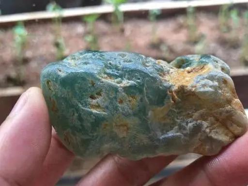 冰蓝翡翠原石毛料翡翠冰种原石-第1张图片-翡翠网 冰蓝翡翠原石毛料翡翠冰种原石-第1张图片-翡翠网