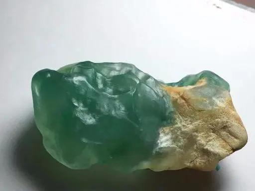 冰蓝翡翠原石毛料翡翠冰种原石-第4张图片-翡翠网 冰蓝翡翠原石毛料翡翠冰种原石-第4张图片-翡翠网