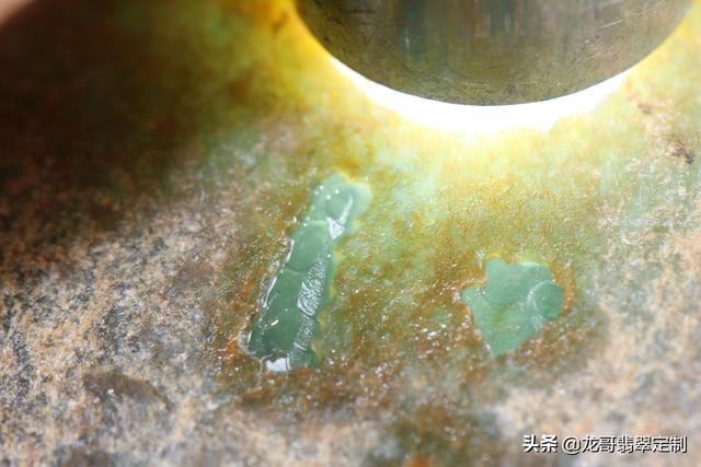 a货翡翠手串2000元左右,半山翡翠原石手串-第2张图片-翡翠网 a货翡翠手串2000元左右,半山翡翠原石手串-第2张图片-翡翠网