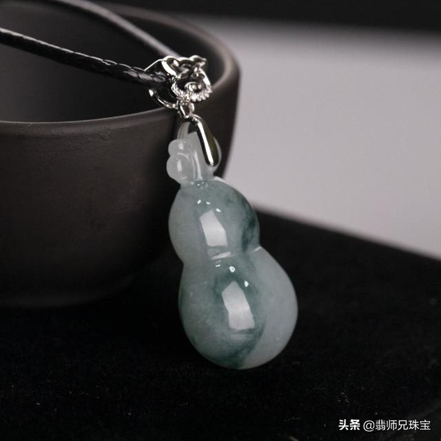 开窗翡翠原石可以买吗翡翠原石刷洗影响二次销售吗-第2张图片-翡翠网 开窗翡翠原石可以买吗翡翠原石刷洗影响二次销售吗-第2张图片-翡翠网