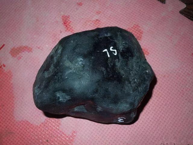 翡翠原石黑料子翡翠原石种类有多少种-第4张图片-翡翠网 翡翠原石黑料子翡翠原石种类有多少种-第4张图片-翡翠网