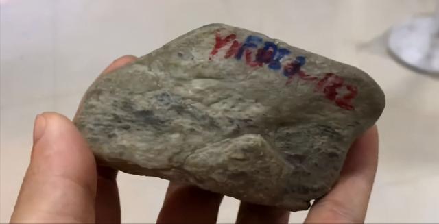 福建哪里可以转手翡翠原石原石翡翠手把件造型-第1张图片-翡翠网 福建哪里可以转手翡翠原石原石翡翠手把件造型-第1张图片-翡翠网