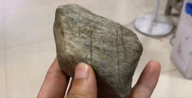 福建哪里可以转手翡翠原石原石翡翠手把件造型-第2张图片-翡翠网 福建哪里可以转手翡翠原石原石翡翠手把件造型-第2张图片-翡翠网