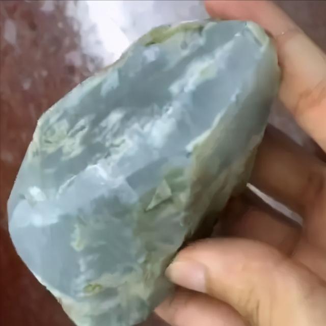 福建哪里可以转手翡翠原石原石翡翠手把件造型-第3张图片-翡翠网 福建哪里可以转手翡翠原石原石翡翠手把件造型-第3张图片-翡翠网