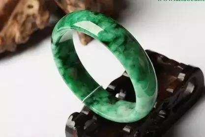 油青翡翠挂件干青翡翠挂件价格-第2张图片-翡翠网 油青翡翠挂件干青翡翠挂件价格-第2张图片-翡翠网