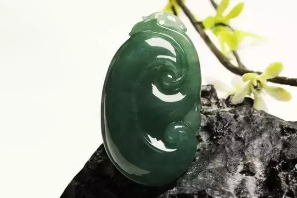 油青翡翠挂件干青翡翠挂件价格-第6张图片-翡翠网 油青翡翠挂件干青翡翠挂件价格-第6张图片-翡翠网