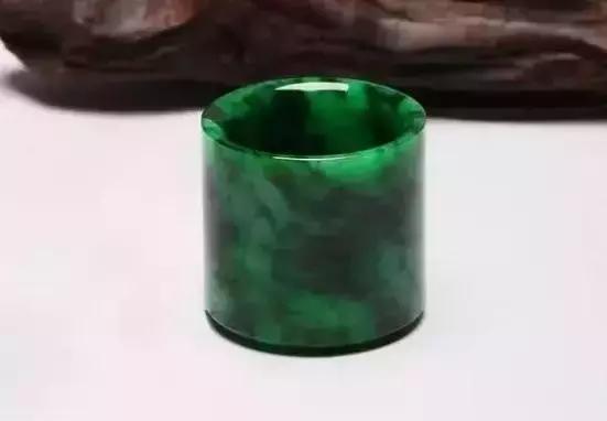 油青翡翠挂件干青翡翠挂件价格-第8张图片-翡翠网 油青翡翠挂件干青翡翠挂件价格-第8张图片-翡翠网