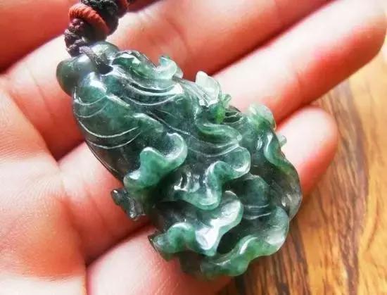 油青翡翠挂件干青翡翠挂件价格-第12张图片-翡翠网 油青翡翠挂件干青翡翠挂件价格-第12张图片-翡翠网