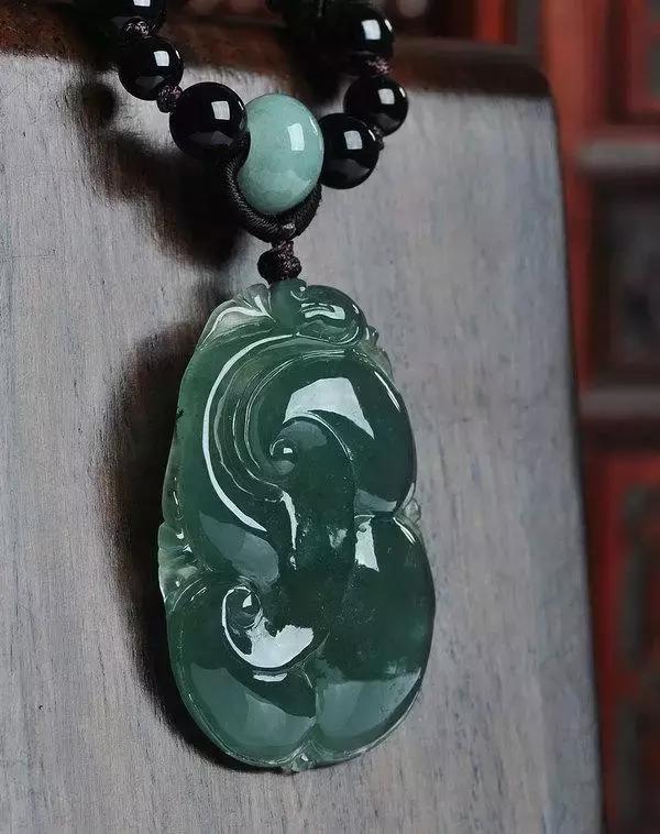 油青翡翠挂件干青翡翠挂件价格-第13张图片-翡翠网 油青翡翠挂件干青翡翠挂件价格-第13张图片-翡翠网