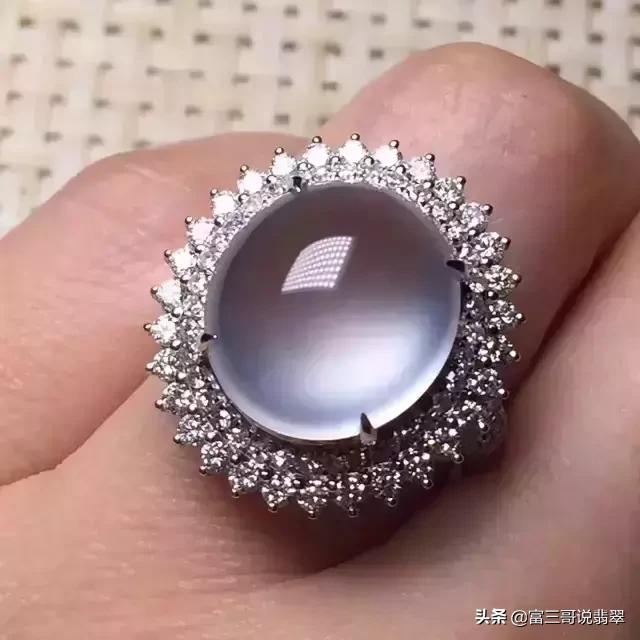 翡翠赌石基本知识大全翡翠赌石技巧和鉴赏-第5张图片-翡翠网 翡翠赌石基本知识大全翡翠赌石技巧和鉴赏-第5张图片-翡翠网