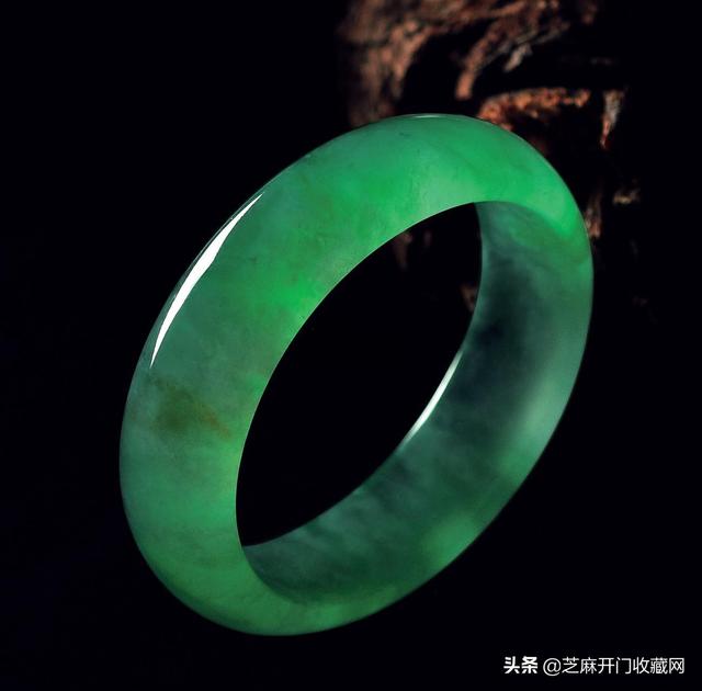 玉镯真假翡翠知识怎么识别翡翠玉镯真假-第1张图片-翡翠网 玉镯真假翡翠知识怎么识别翡翠玉镯真假-第1张图片-翡翠网
