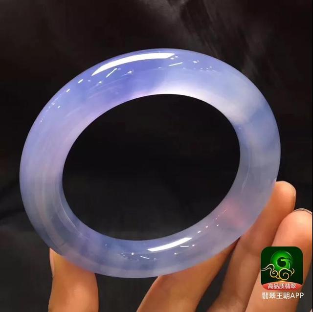 送翡翠手镯意义结婚送翡翠手镯吗-第5张图片-翡翠网 送翡翠手镯意义结婚送翡翠手镯吗-第5张图片-翡翠网