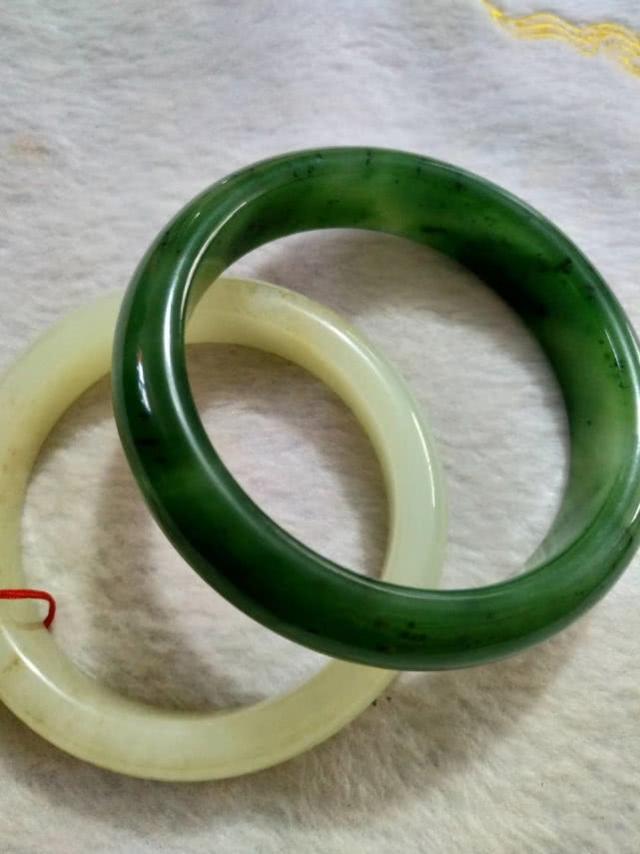 翡翠的文化寓意翡翠手镯沉吗-第1张图片-翡翠网 翡翠的文化寓意翡翠手镯沉吗-第1张图片-翡翠网