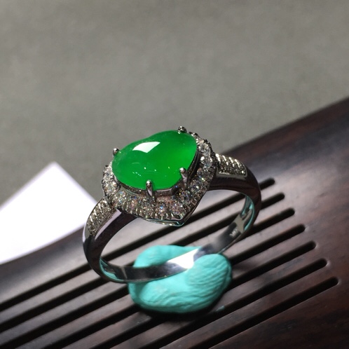 一个翡翠戒指大概多少钱,翡翠戒指戒面价格-第2张图片-翡翠网 一个翡翠戒指大概多少钱,翡翠戒指戒面价格-第2张图片-翡翠网