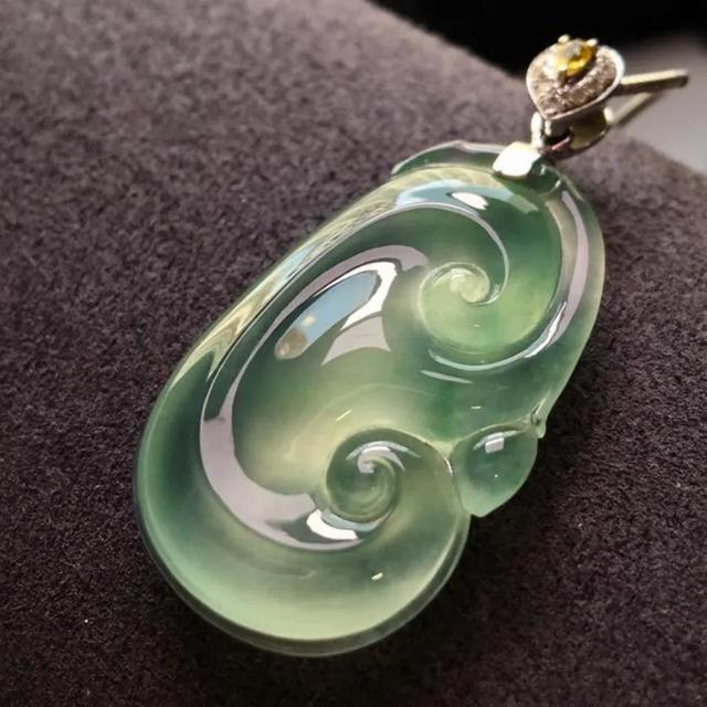 翡翠如意多少钱翡翠如意知识大全-第11张图片-翡翠网 翡翠如意多少钱翡翠如意知识大全-第11张图片-翡翠网