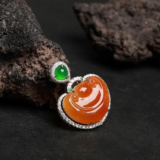 翡翠如意多少钱翡翠如意知识大全-第14张图片-翡翠网 翡翠如意多少钱翡翠如意知识大全-第14张图片-翡翠网