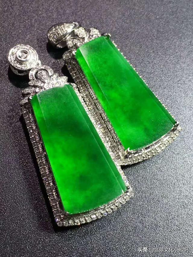 翡翠吊坠的保养知识玉吊坠有哪些款式-第3张图片-翡翠网 翡翠吊坠的保养知识玉吊坠有哪些款式-第3张图片-翡翠网