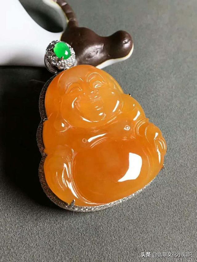 翡翠吊坠的保养知识玉吊坠有哪些款式-第4张图片-翡翠网 翡翠吊坠的保养知识玉吊坠有哪些款式-第4张图片-翡翠网