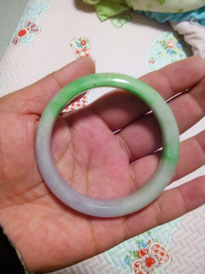 1500元豆种翡翠手镯图片,翡翠手镯报价-第1张图片-翡翠网 1500元豆种翡翠手镯图片,翡翠手镯报价-第1张图片-翡翠网