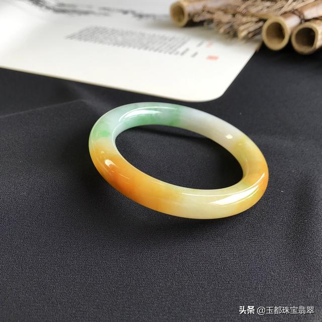 怎样快速辨别翡翠手镯,翡翠镯子鉴别-第4张图片-翡翠网 怎样快速辨别翡翠手镯,翡翠镯子鉴别-第4张图片-翡翠网