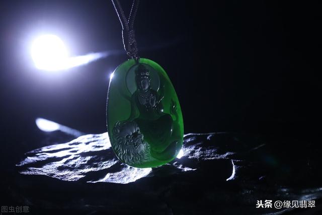 墨翡翠的鉴别方法墨翡翠的价格-第2张图片-翡翠网 墨翡翠的鉴别方法墨翡翠的价格-第2张图片-翡翠网