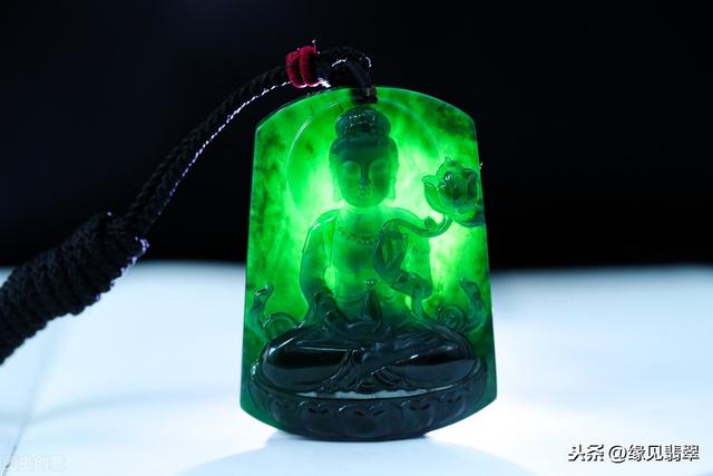 墨翡翠的鉴别方法墨翡翠的价格-第4张图片-翡翠网 墨翡翠的鉴别方法墨翡翠的价格-第4张图片-翡翠网