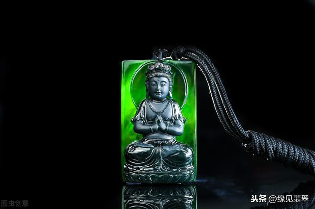 墨翡翠的鉴别方法墨翡翠的价格-第7张图片-翡翠网 墨翡翠的鉴别方法墨翡翠的价格-第7张图片-翡翠网